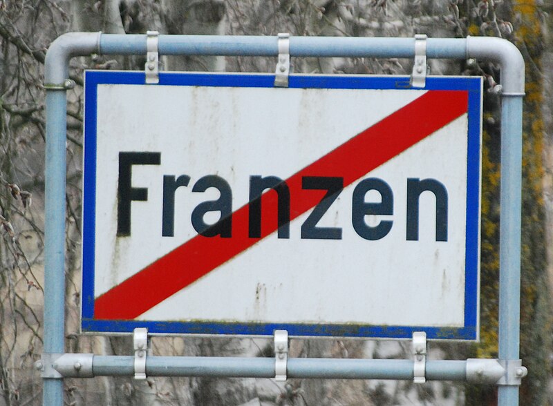 File:GuentherZ 2011-03-19 0122 Franzen Ortstafel.jpg