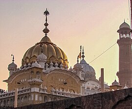 Gurdwara Dera Sahib and Samadhi of Ranjit Singh.jpg