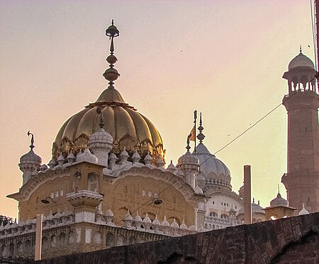 ไฟล์:Gurdwara Dera Sahib and Samadhi of Ranjit Singh.jpg