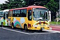 朝日自動車加須営業所 の車両 西循環「浮き城号」 過去の路線別専用塗装。後ろにも緑色の塗装の車両が見える。