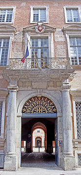 Portal of hôtel Saint-Jean.