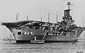 Az HMS Ark Royal brit repülőgép-hordozó a tat felől nézve. A hajó felszálló fedélzete 20 méterrel volt a vízvonal fölött.