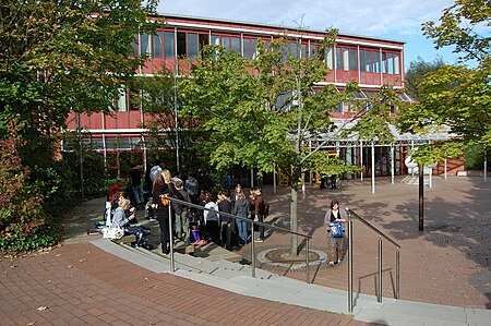 Haupteingang des Gymnasiums Nieder Olm GYMNO Front