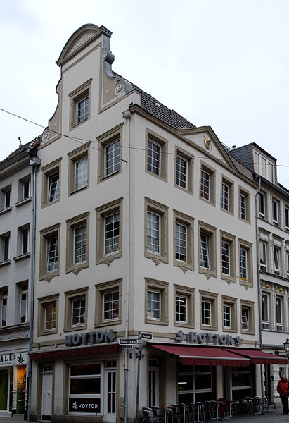 File:Haus Marktplatz 12 in Duesseldorf-Altstadt, von Nordwesten.jpg