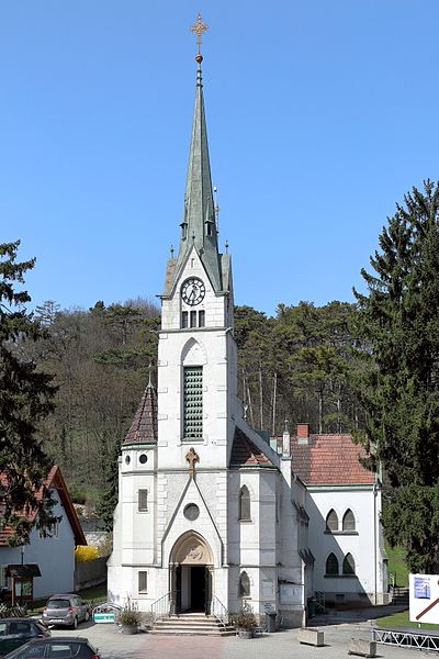 File:Hirtenberg Pfarrkirche1.JPG