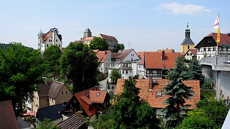 Hohnstein - Burg und Stadt von Osten.JPG