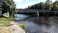 Čeština: Lávka přes Otavu ve městě Horažďovice v okrese Klatovy, Plzeňský kraj - v srpnu je Otava populární mezi vodáky. English: Footbridge over the Otava in the town of Horažďovice, Klatovy District, Plzeň Region, Czechia.