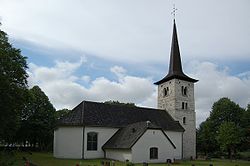 Hovsta kyrka norrsida.jpg