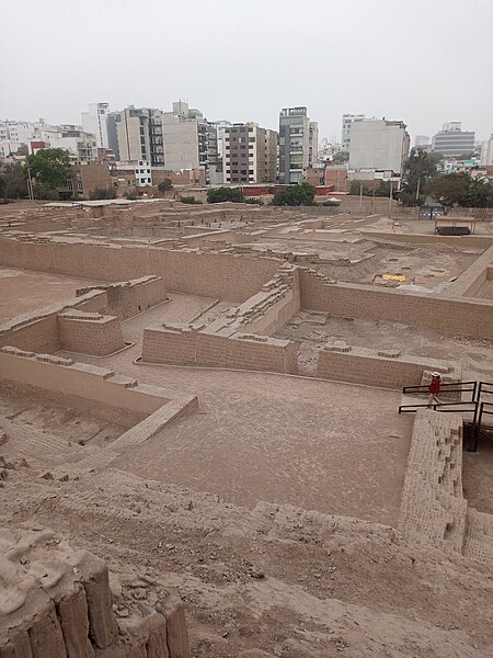 File:Huaca Pucllana vista 1.jpg