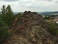 Čeština: Hudlická skála tvořící dominantu obce Hudlice v okrese Beroun nápověda English: Hudlická skála rock formations in the village of Hudlice in Central Bohemian Region, CZ help