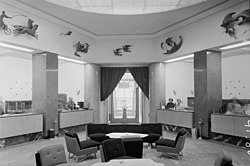 IBUSZ iroda a Párizsi udvar épületében a Felszabadulás térnél (mai Ferenciek tere), 1963