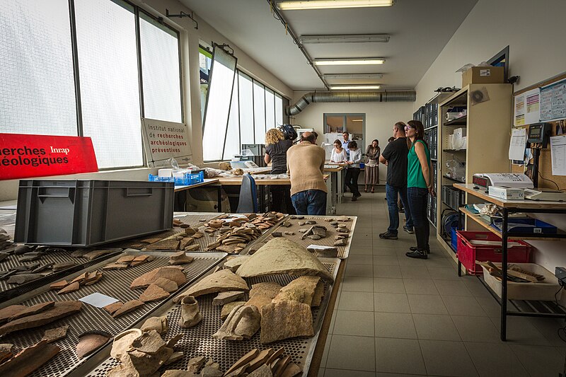 File:INRAP présentation fouilles Obernai 6000 ans occupation 24 octobre 2013 33.jpg