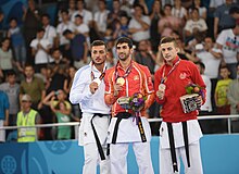 Ilham Aliyev disajikan medali emas untuk juara I European Games Firdovsi Farzaliyev 15.jpg