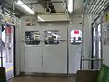 승무원실 뒤쪽 칸막이 벽. 사진은 사이쿄 선용 ATC 대응차로 칸막이 창문이 작다