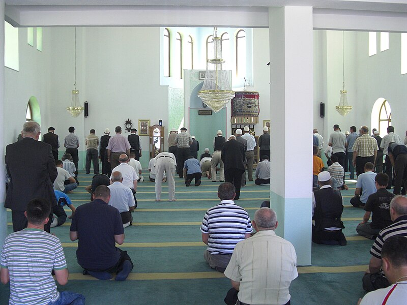 File:Inside the Mosque in Kastriot Obilic 3.jpg