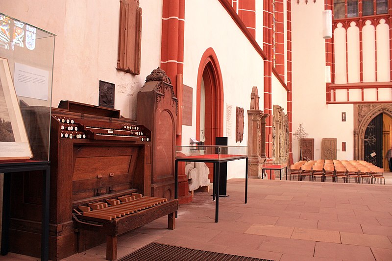 File:Interior im Westchor Katharinenkirche Oppenheim.jpg