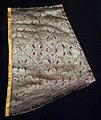 Italia, tessuto stratagliato a maglie romboidali, raso di seta, 1575-1600 circa.jpg