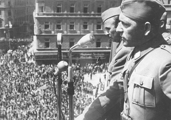General Ivan Gošnjak govori na mitngu u oslobođenom Zagrebu, maja 1945. godine.