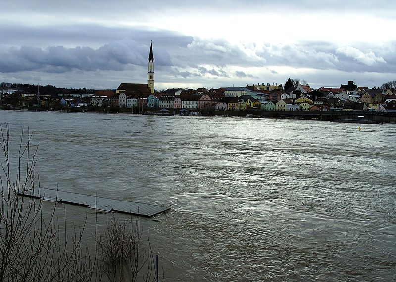 File:Januar-Hochwasser in Vilshofen, 2011 (1).JPG