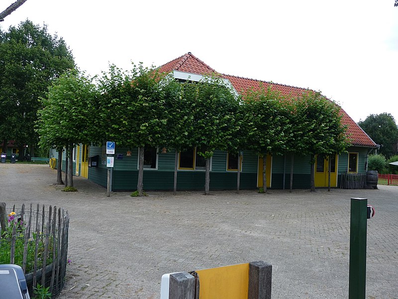 File:Kinderboerderij De Trotse Pauw (3) - hoofdgebouw.jpg