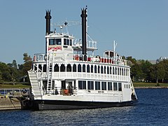 Island Queen (ship), bow and port side view