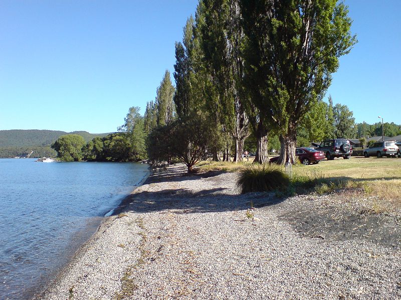 File:Kinloch Beach Lake Taupo.jpg