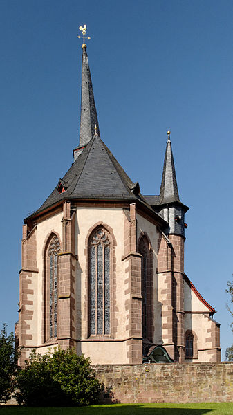 File:Kirche St. Mariae Himmelfahrt in Kirchhain-Stausebach, von Osten.jpg