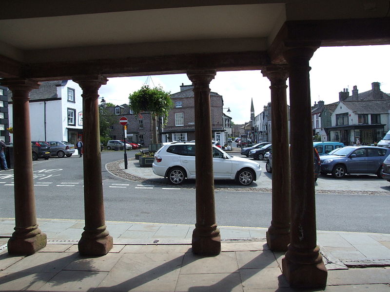 File:Kirkby Stephen Market Square7036.JPG