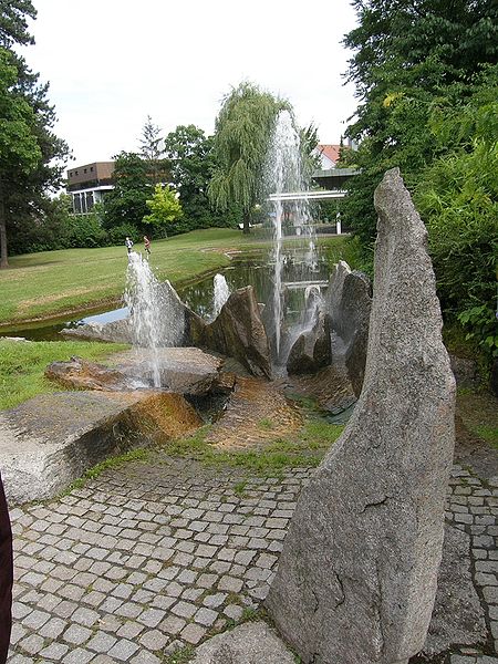 File:Korntal Brunnen 02 (RaBoe).jpg