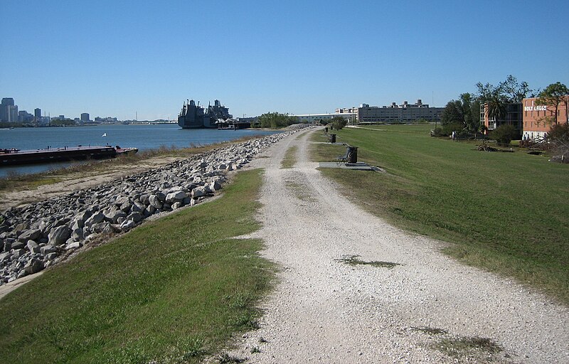 File:L9Wlevee17Nov05HolyX.jpg