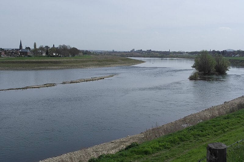 File:Lanaken, Maas bij Smeermaas richting Borgharen.jpg