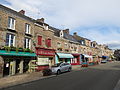 Rue du bourg de Lassay avec commerces