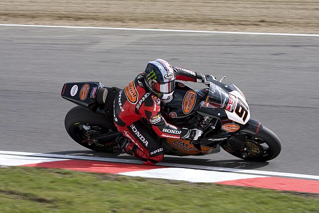 Leon Haslam races at Brands Hatch for Round One, 2008