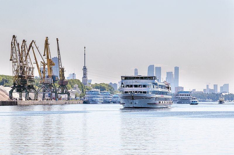 File:Lev Tolstoy on the Khimki Reservoir 2021-06-18 8558.jpg