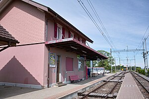 Dua lantai bangunan stasiun berikutnya untuk double-track jalur kereta api