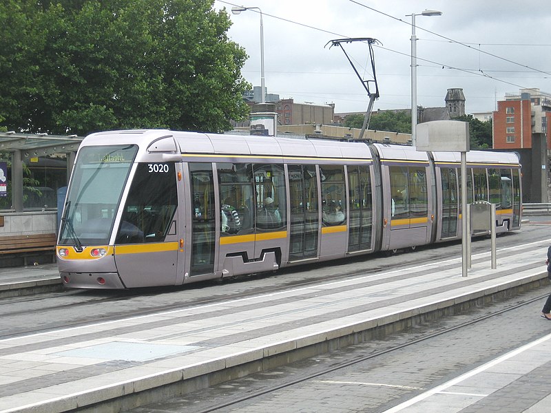 File:Luas @ Heuston.jpg