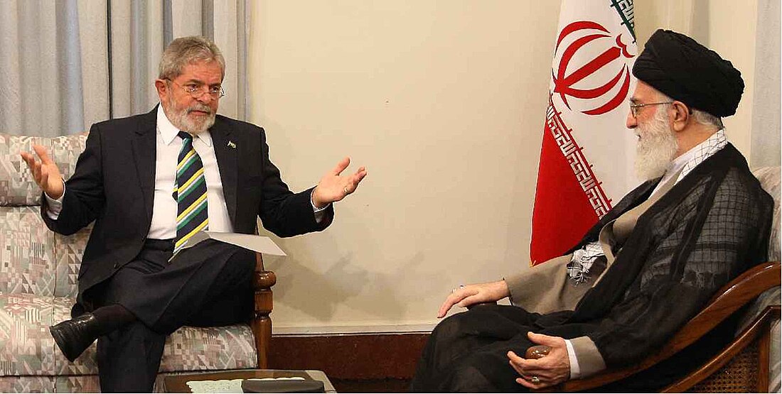 File:Lula Khamenei Teerã 2010.jpg