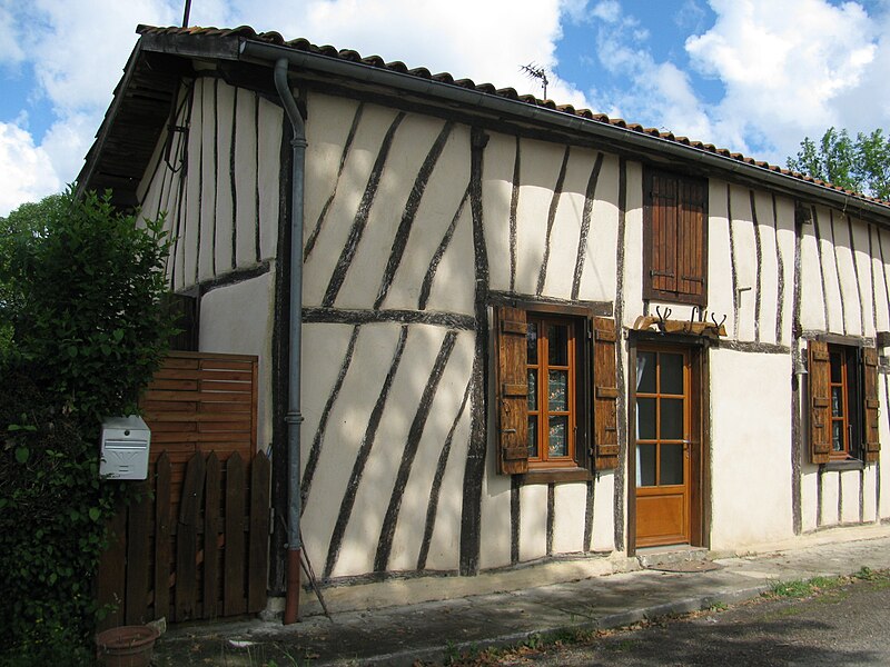 File:Lupiac - maison colombage.JPG