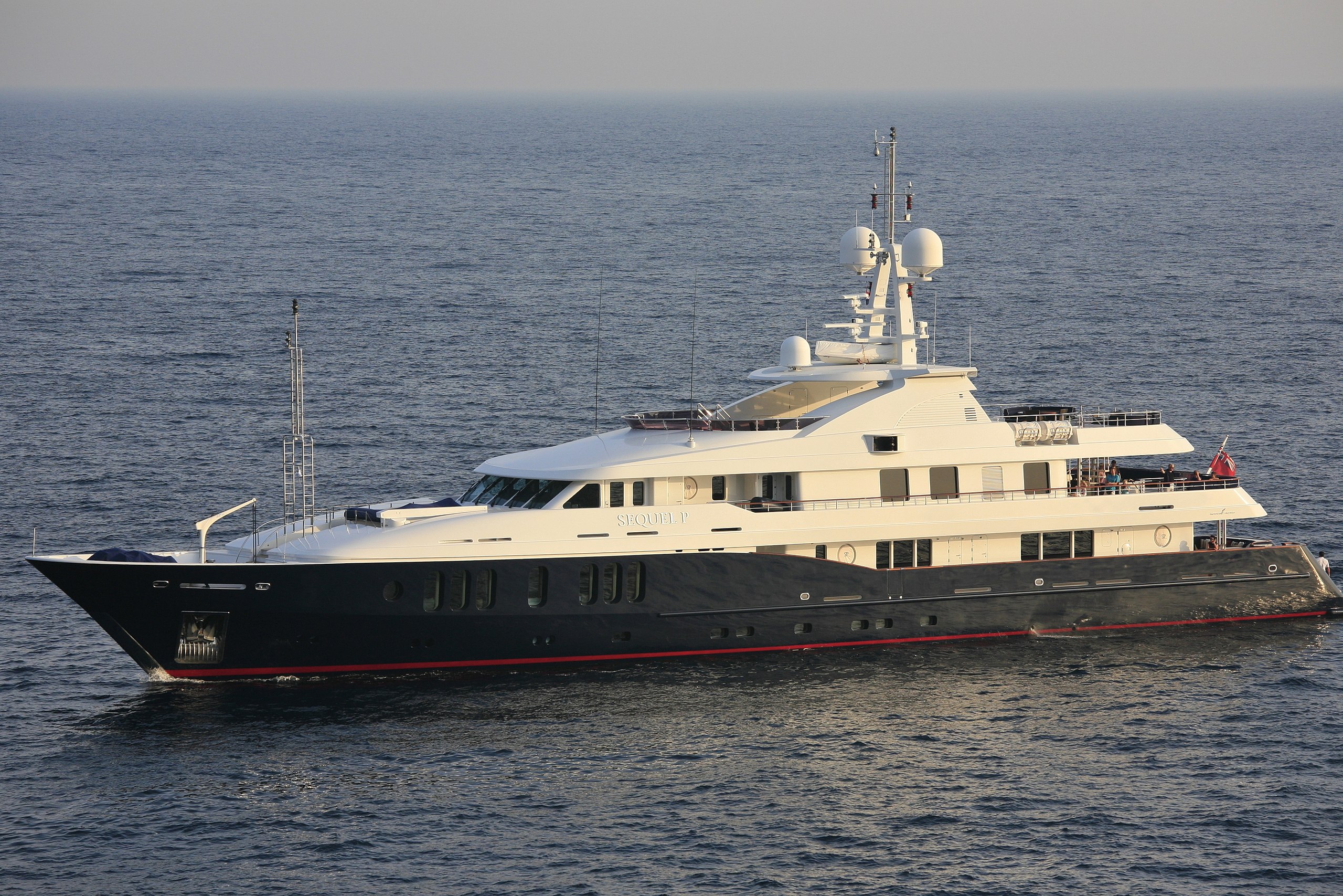 2560px-Luxury_Motor_Yacht_Sequel_P_%2859