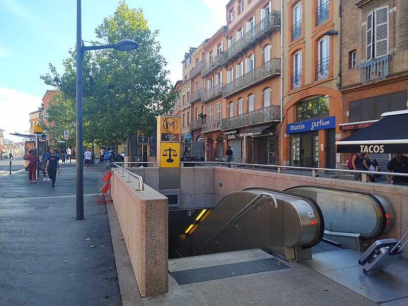 File:Métro Palais de Justice - bouche de métro.jpg