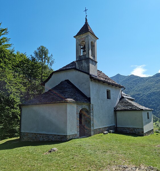 File:Madonna del Sasso Finero.jpg