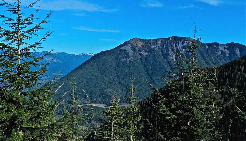 File:Mailbox Peak, sw.jpg