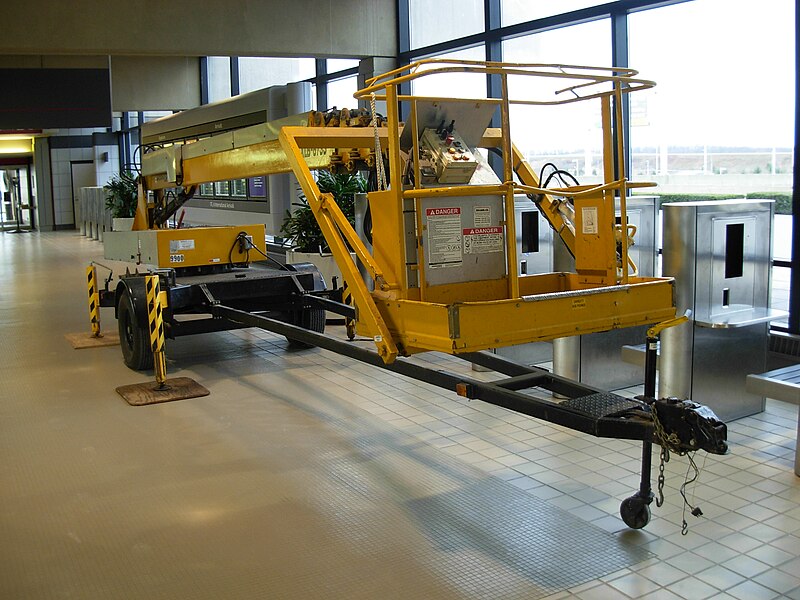 File:Maintenance vehicle at Pittsburgh International Airport - 02.JPG