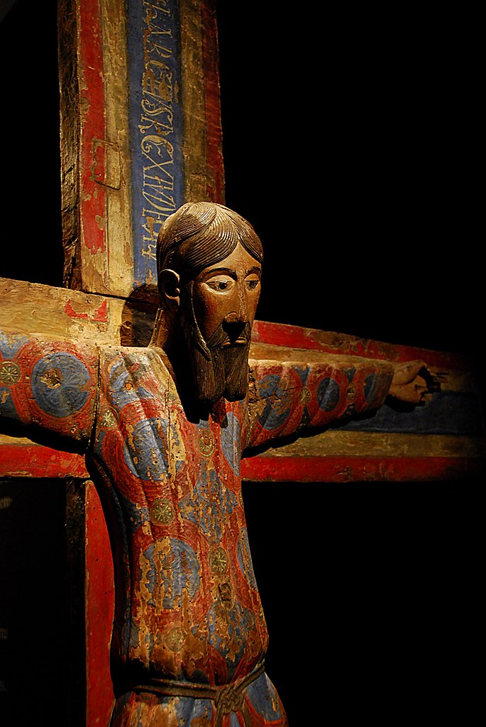 Jésus sur la croix, oeuvre d'art romane polychrome (vers 1150) au MNAC de Barcelone.