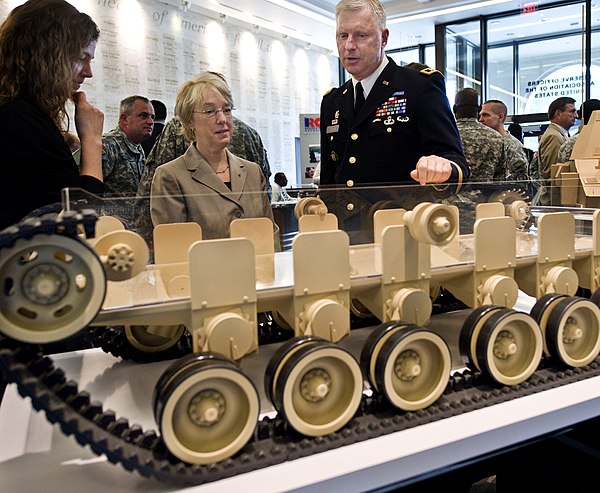 Major General Galen Jackman briefs Senator Patty Murray on the Manned Ground Vehicle program in Washington, D.C.