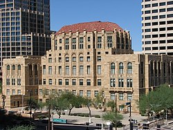 2013'te İlçe-Şehir Yönetim Binası olarak da bilinen Maricopa County Adliye Sarayı ve Old Phoenix Belediye Sarayı
