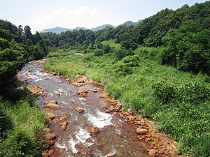 高山村を流れる松川