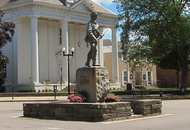 File:McConnelsville Center with Court house - panoramio (cropped).jpg