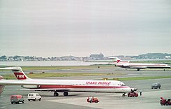 McDonnell Douglas MD-82 N954U 9054 Trans World Airlines, Boston - Logan International, USA, agosto 1990. (5619642079).jpg