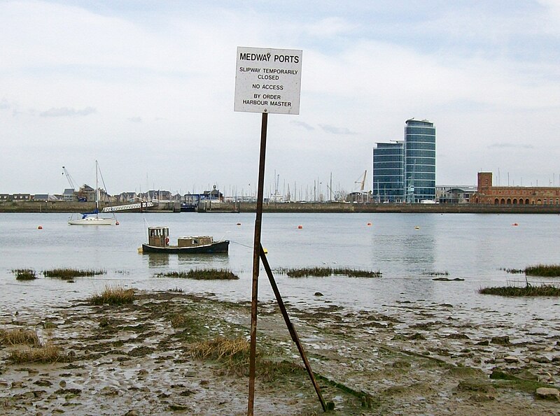 File:Medway at Upnor.jpg